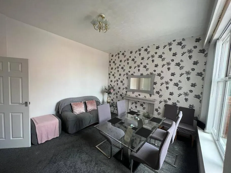 No 33 Central Blackpool Villa Holiday home