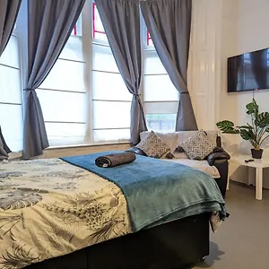 https://1-bedroom-studio-in-a-supurb-area-of-cardiff.cardiffhotelswales.com