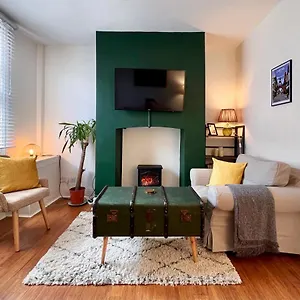 Holiday home Charming Victorian Steps From Historic - Free Parking, Chester
